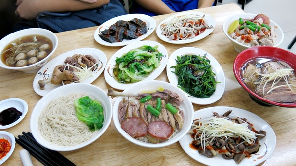 鐘點棧→當歸鴨．鴨肉飯專賣店(樂華店)：【永和樂華美食】隱藏巷弄超美味湯頭清甜＆鴨肉好吃～鐘點棧當歸鴨．鴨肉飯專賣店