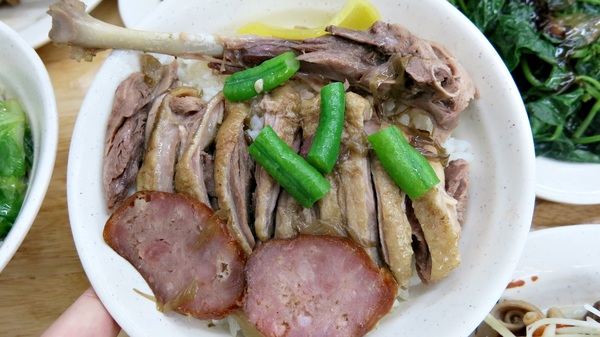 鐘點棧→當歸鴨．鴨肉飯專賣店(樂華店)：【永和樂華美食】隱藏巷弄超美味湯頭清甜＆鴨肉好吃～鐘點棧當歸鴨．鴨肉飯專賣店