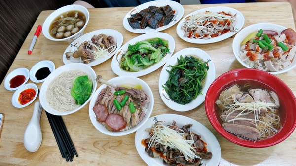 鐘點棧→當歸鴨．鴨肉飯專賣店(樂華店)：【永和樂華美食】隱藏巷弄超美味湯頭清甜＆鴨肉好吃～鐘點棧當歸鴨．鴨肉飯專賣店