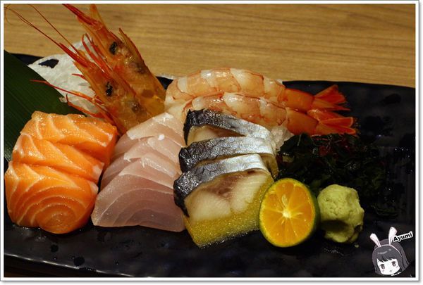 定食8爭鮮餐飲(府前二店)：[食記]►台南中西區◄定食8新品上市/火焰雪花牛丼/蔥花蘿蔔泥腰肉豬排/豪華海景丼升級版/一品綜合刺身