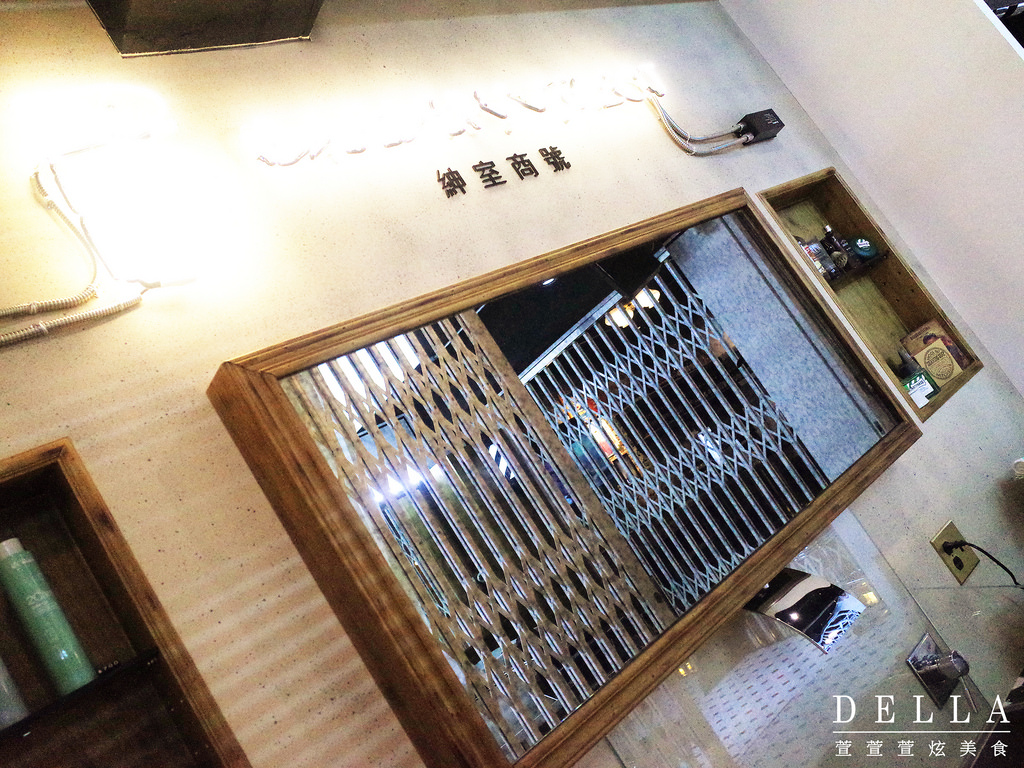 台北︱Barbers Select 紳室商號。男子漢的店!走進金牌特務場景! 經典男士美髮店裡品咖啡.飲啤酒(永康街)