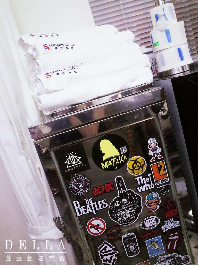 台北︱Barbers Select 紳室商號。男子漢的店!走進金牌特務場景! 經典男士美髮店裡品咖啡.飲啤酒(永康街)