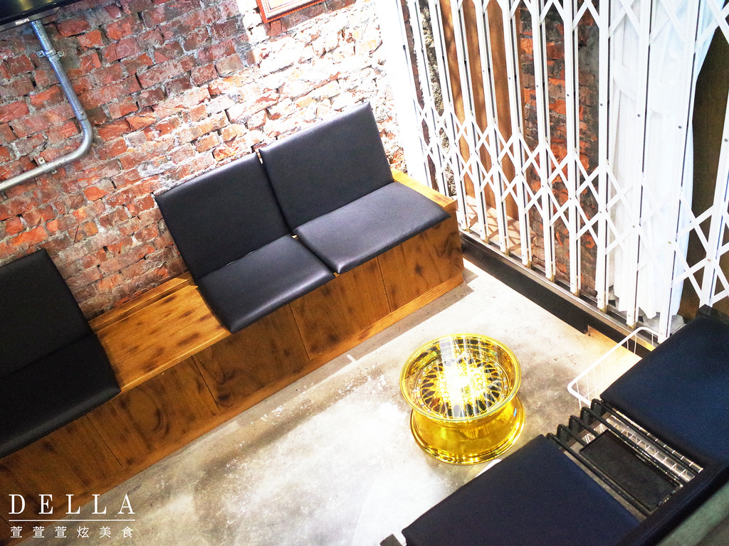 台北︱Barbers Select 紳室商號。男子漢的店!走進金牌特務場景! 經典男士美髮店裡品咖啡.飲啤酒(永康街)