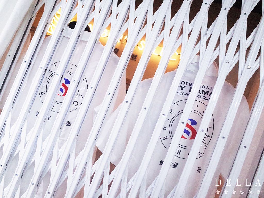 台北︱Barbers Select 紳室商號。男子漢的店!走進金牌特務場景! 經典男士美髮店裡品咖啡.飲啤酒(永康街)