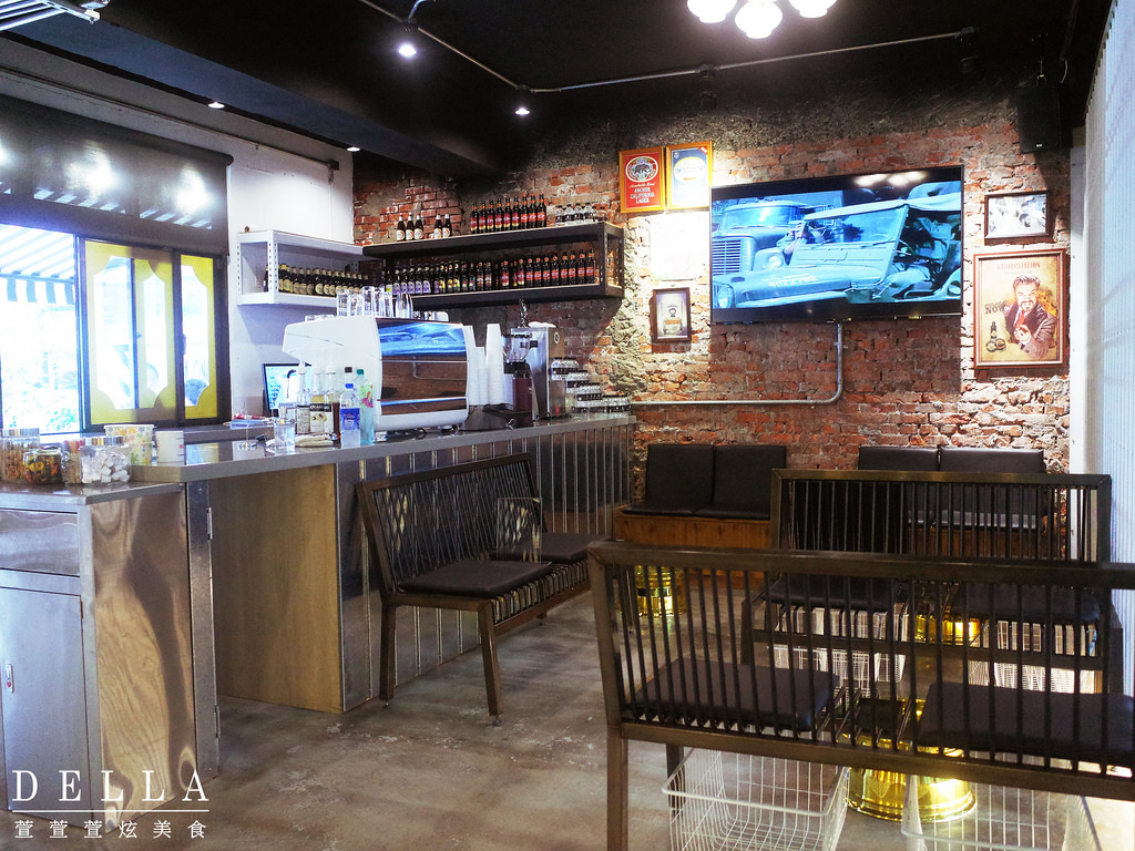 台北︱Barbers Select 紳室商號。男子漢的店!走進金牌特務場景! 經典男士美髮店裡品咖啡.飲啤酒(永康街)