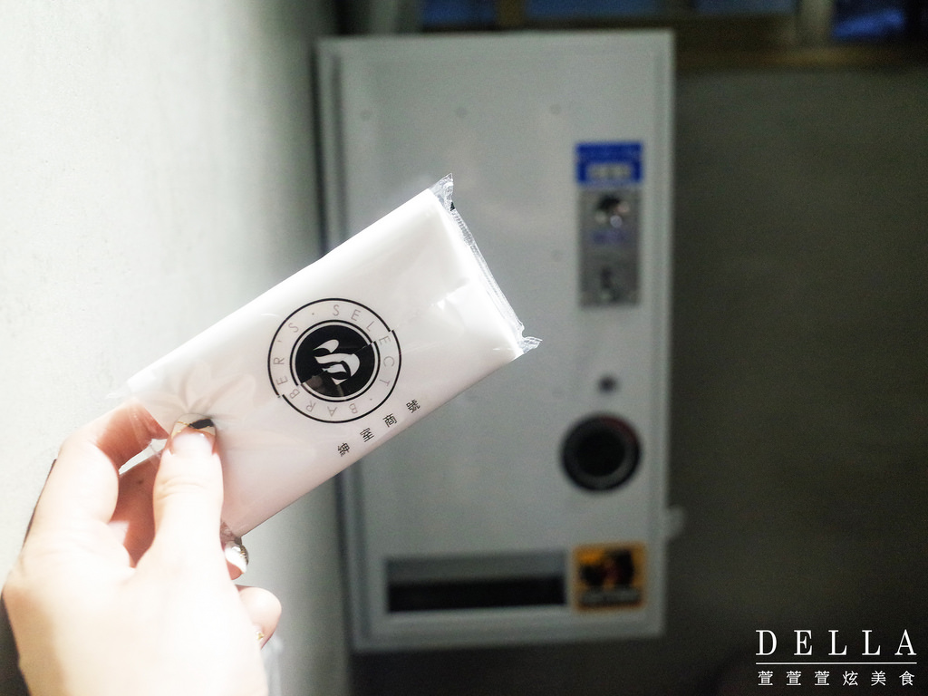 台北︱Barbers Select 紳室商號。男子漢的店!走進金牌特務場景! 經典男士美髮店裡品咖啡.飲啤酒(永康街)