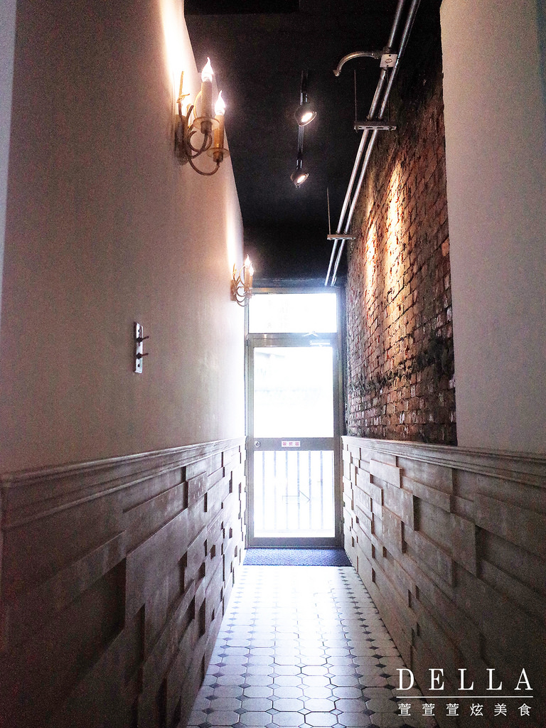 台北︱Barbers Select 紳室商號。男子漢的店!走進金牌特務場景! 經典男士美髮店裡品咖啡.飲啤酒(永康街)