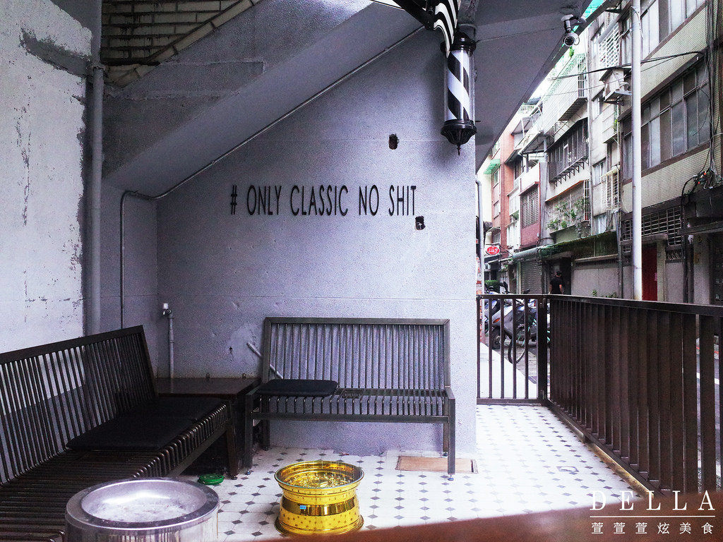 台北︱Barbers Select 紳室商號。男子漢的店!走進金牌特務場景! 經典男士美髮店裡品咖啡.飲啤酒(永康街)