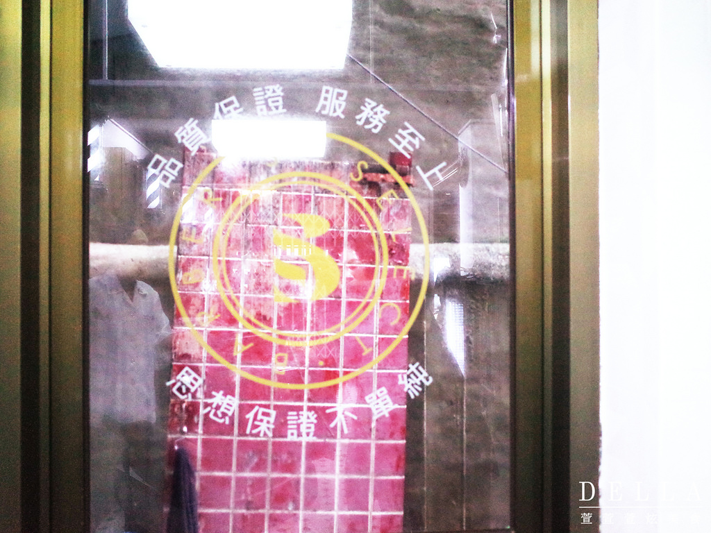 台北︱Barbers Select 紳室商號。男子漢的店!走進金牌特務場景! 經典男士美髮店裡品咖啡.飲啤酒(永康街)