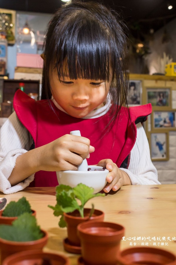 攝飲主題餐廳(原:攝飲動漫主題餐廳):高雄鹽埕︱攝飲動漫主題餐廳 跟孩子一起邊吃邊玩超飛遜~喔!記得買眼,小心提摩的香菇!提摩必需死!!!! 攝飲主題餐廳(原:攝飲動漫主題餐廳):高雄鹽埕︱攝飲動漫主題餐廳 跟孩子一起邊吃邊玩超飛遜~喔!記得買眼,小心提摩的香菇!提摩必需死!!!!
