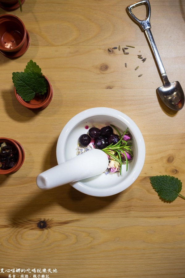 攝飲主題餐廳(原:攝飲動漫主題餐廳):高雄鹽埕︱攝飲動漫主題餐廳 跟孩子一起邊吃邊玩超飛遜~喔!記得買眼,小心提摩的香菇!提摩必需死!!!! 攝飲主題餐廳(原:攝飲動漫主題餐廳):高雄鹽埕︱攝飲動漫主題餐廳 跟孩子一起邊吃邊玩超飛遜~喔!記得買眼,小心提摩的香菇!提摩必需死!!!!