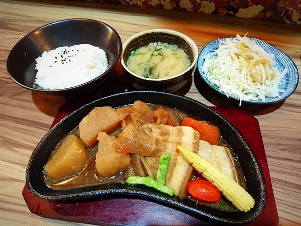 19114037_1540063556025328_3297927933307190349_n