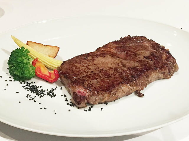 市政府站∣ INPARADISE 饗饗，下午茶吃到飽，坐擁美食與信義區101風景。內含2022饗饗單人價目表。 IR的旅行美食生活