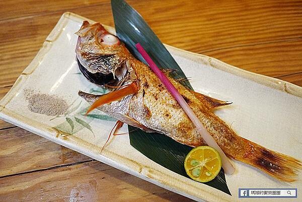 台北中山無菜單料理推薦【微風建一食堂】超狂麵包蟹～讓我吃到有生以來最多蟹黃的一次！