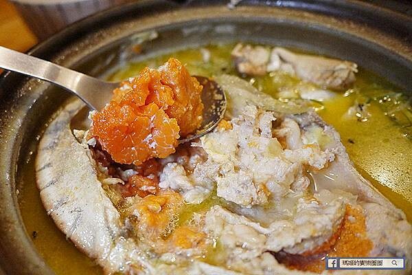 台北中山無菜單料理推薦【微風建一食堂】超狂麵包蟹～讓我吃到有生以來最多蟹黃的一次！