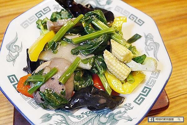 台北中山無菜單料理推薦【微風建一食堂】超狂麵包蟹～讓我吃到有生以來最多蟹黃的一次！