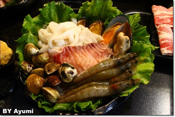 享石石頭火鍋-伊通店：［食記］享石．石頭火鍋～一個人也能有趣的吃火鍋，先炒再煮、美味加倍、近捷運松江南京站！！！