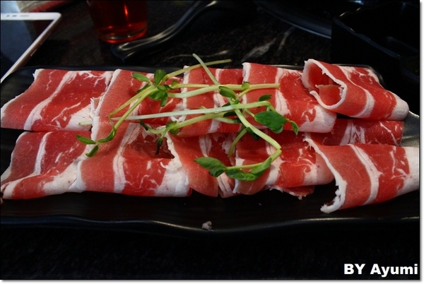 享石石頭火鍋-伊通店：［食記］享石．石頭火鍋～一個人也能有趣的吃火鍋，先炒再煮、美味加倍、近捷運松江南京站！！！