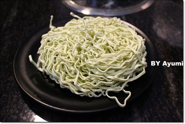 享石石頭火鍋-伊通店：［食記］享石．石頭火鍋～一個人也能有趣的吃火鍋，先炒再煮、美味加倍、近捷運松江南京站！！！