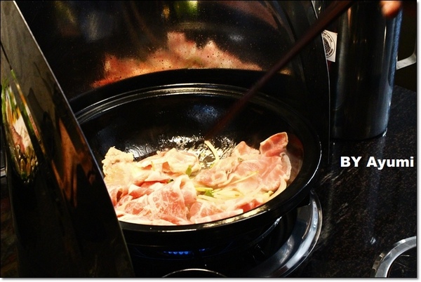 享石石頭火鍋-伊通店：［食記］享石．石頭火鍋～一個人也能有趣的吃火鍋，先炒再煮、美味加倍、近捷運松江南京站！！！