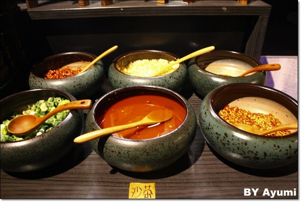 享石石頭火鍋-伊通店：［食記］享石．石頭火鍋～一個人也能有趣的吃火鍋，先炒再煮、美味加倍、近捷運松江南京站！！！