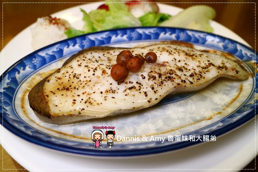 20170605《新竹湖口工業區美食》精華牛排館。平價大份量。菲力牛排。神戶牛排。無限享用自助吧。聚餐推薦︱免費停車場。免服務費（影片） (4).jpg