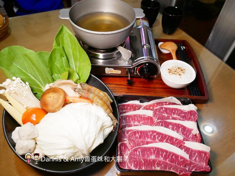 《新竹湖口工業區美食》精華食集。限量日式昆布高湯火鍋晚了就吃不到x平價大份量牛排。冰淇淋湯品甜品飲料吃到飽︱湖口聚餐好去處。免費停車場免服務費（影片）