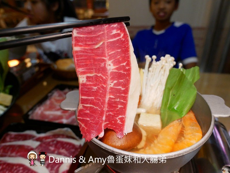 《新竹湖口工業區美食》精華食集。限量日式昆布高湯火鍋晚了就吃不到x平價大份量牛排。冰淇淋湯品甜品飲料吃到飽︱湖口聚餐好去處。免費停車場免服務費（影片）