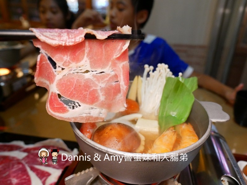 《新竹湖口工業區美食》精華食集。限量日式昆布高湯火鍋晚了就吃不到x平價大份量牛排。冰淇淋湯品甜品飲料吃到飽︱湖口聚餐好去處。免費停車場免服務費（影片）