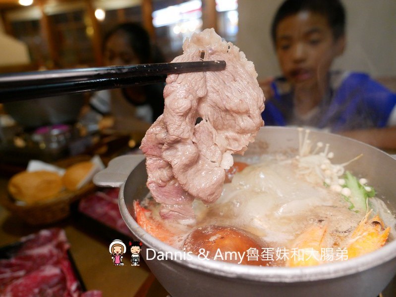 《新竹湖口工業區美食》精華食集。限量日式昆布高湯火鍋晚了就吃不到x平價大份量牛排。冰淇淋湯品甜品飲料吃到飽︱湖口聚餐好去處。免費停車場免服務費（影片）