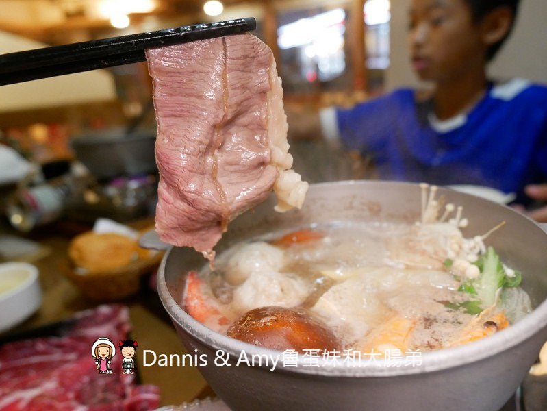 《新竹湖口工業區美食》精華食集。限量日式昆布高湯火鍋晚了就吃不到x平價大份量牛排。冰淇淋湯品甜品飲料吃到飽︱湖口聚餐好去處。免費停車場免服務費（影片）