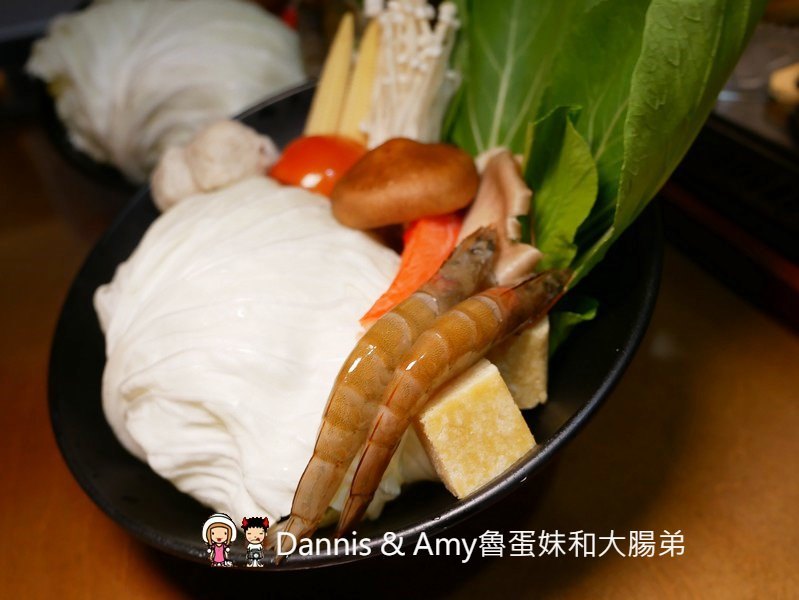 《新竹湖口工業區美食》精華食集。限量日式昆布高湯火鍋晚了就吃不到x平價大份量牛排。冰淇淋湯品甜品飲料吃到飽︱湖口聚餐好去處。免費停車場免服務費（影片）