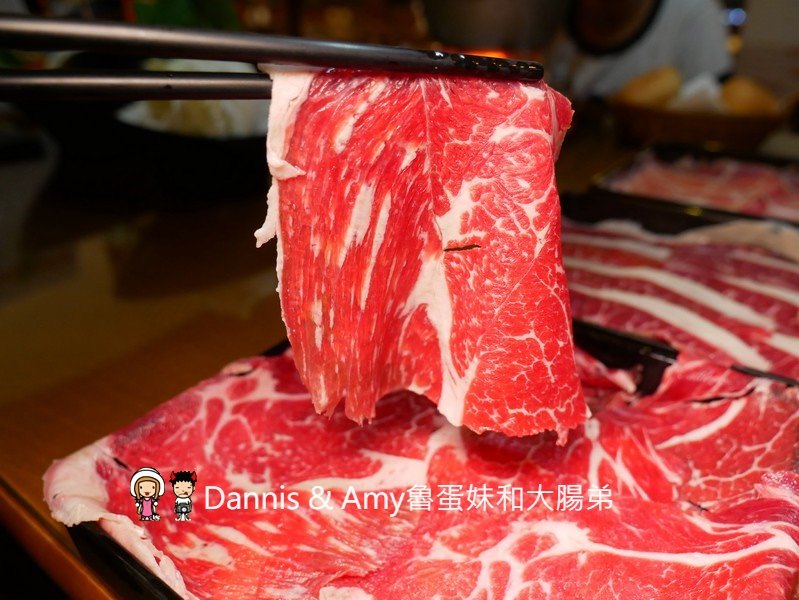 《新竹湖口工業區美食》精華食集。限量日式昆布高湯火鍋晚了就吃不到x平價大份量牛排。冰淇淋湯品甜品飲料吃到飽︱湖口聚餐好去處。免費停車場免服務費（影片）