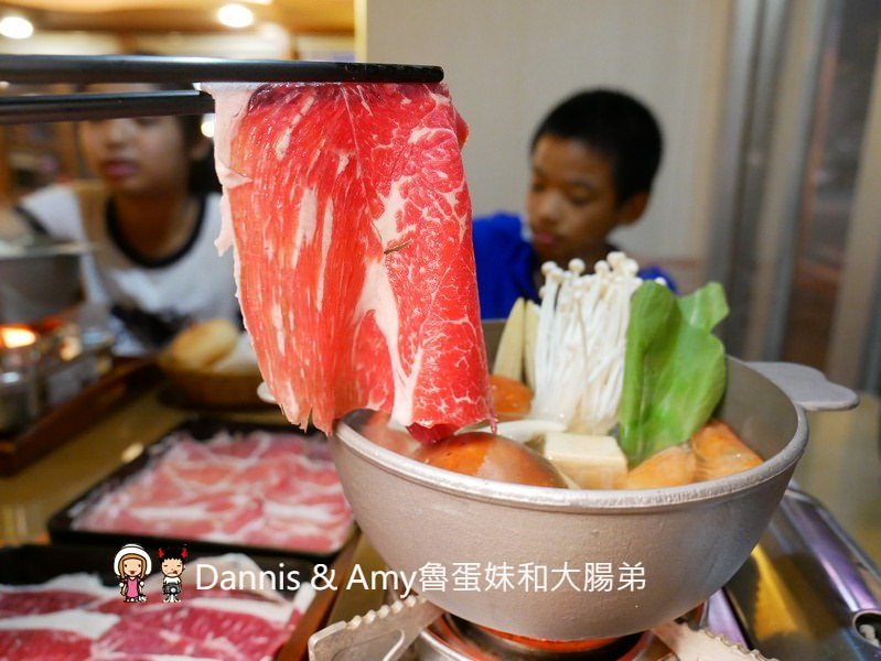 《新竹湖口工業區美食》精華食集。限量日式昆布高湯火鍋晚了就吃不到x平價大份量牛排。冰淇淋湯品甜品飲料吃到飽︱湖口聚餐好去處。免費停車場免服務費（影片）