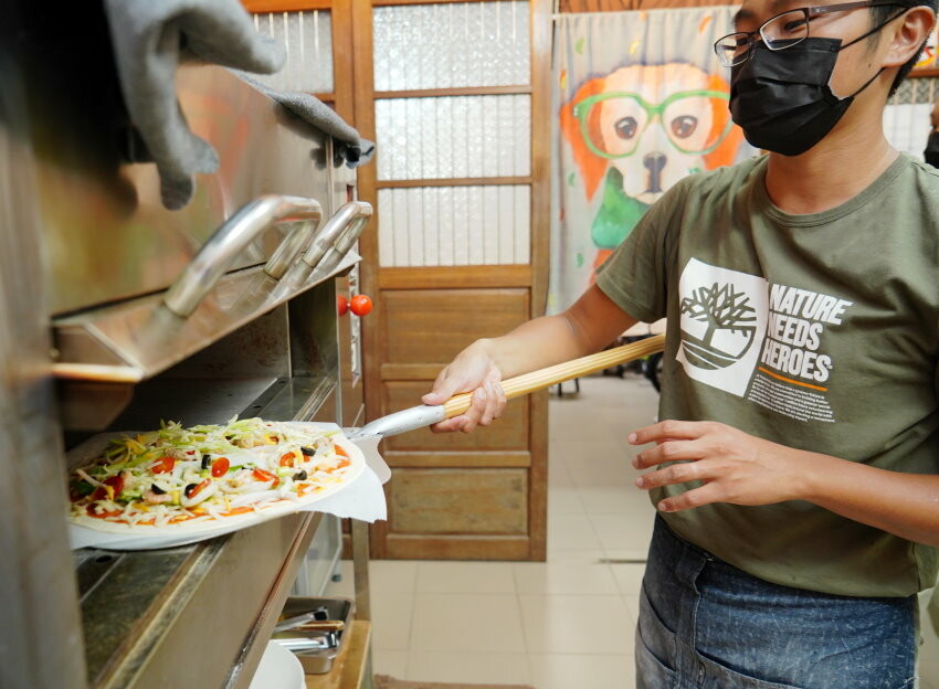 【大溪老街】卡薩義式披薩.現點現做手工薄脆美味披薩! 也是親子餐廳!