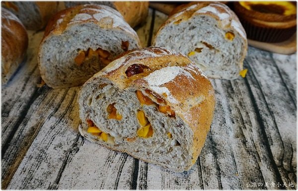 Chiyis齊益烘焙坊：『台中。西區』齊益烘焙坊║公益路蔬食烘焙坊，自製培養酵母，飄出天然養生歐胖，另有搶手伴手禮重乳酪、曲奇餅乾