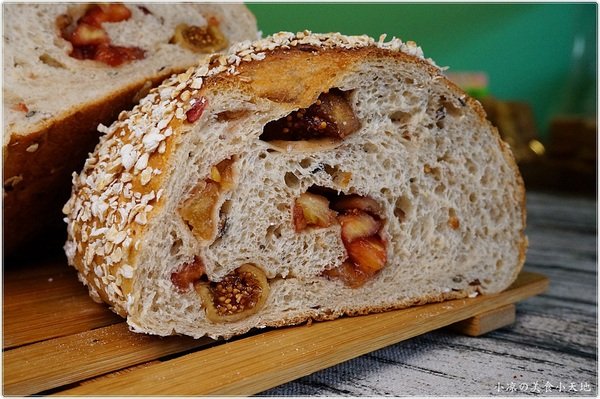 Chiyis齊益烘焙坊：『台中。西區』齊益烘焙坊║公益路蔬食烘焙坊，自製培養酵母，飄出天然養生歐胖，另有搶手伴手禮重乳酪、曲奇餅乾