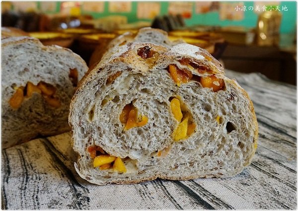 Chiyis齊益烘焙坊：『台中。西區』齊益烘焙坊║公益路蔬食烘焙坊，自製培養酵母，飄出天然養生歐胖，另有搶手伴手禮重乳酪、曲奇餅乾