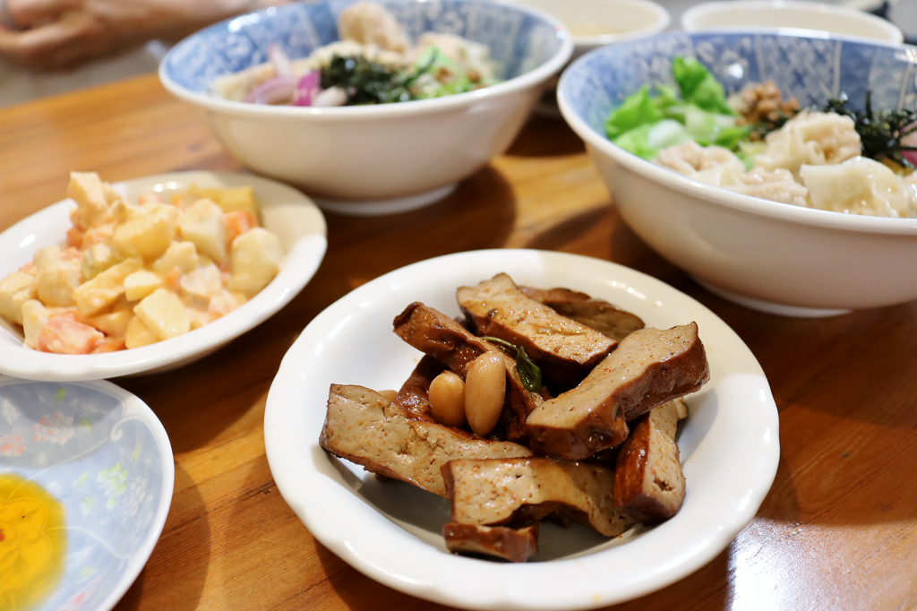 台南｜Port155大蝦餛飩 餛飩撈麵．有整隻蝦子的大餛飩 - 奇奇一起玩樂趣