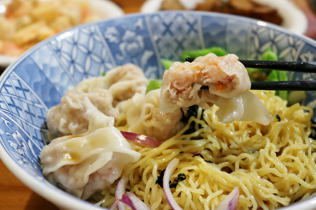 台南｜Port155大蝦餛飩 餛飩撈麵．有整隻蝦子的大餛飩 - 奇奇一起玩樂趣