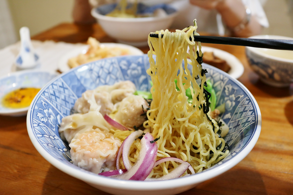 台南｜Port155大蝦餛飩 餛飩撈麵．有整隻蝦子的大餛飩 - 奇奇一起玩樂趣