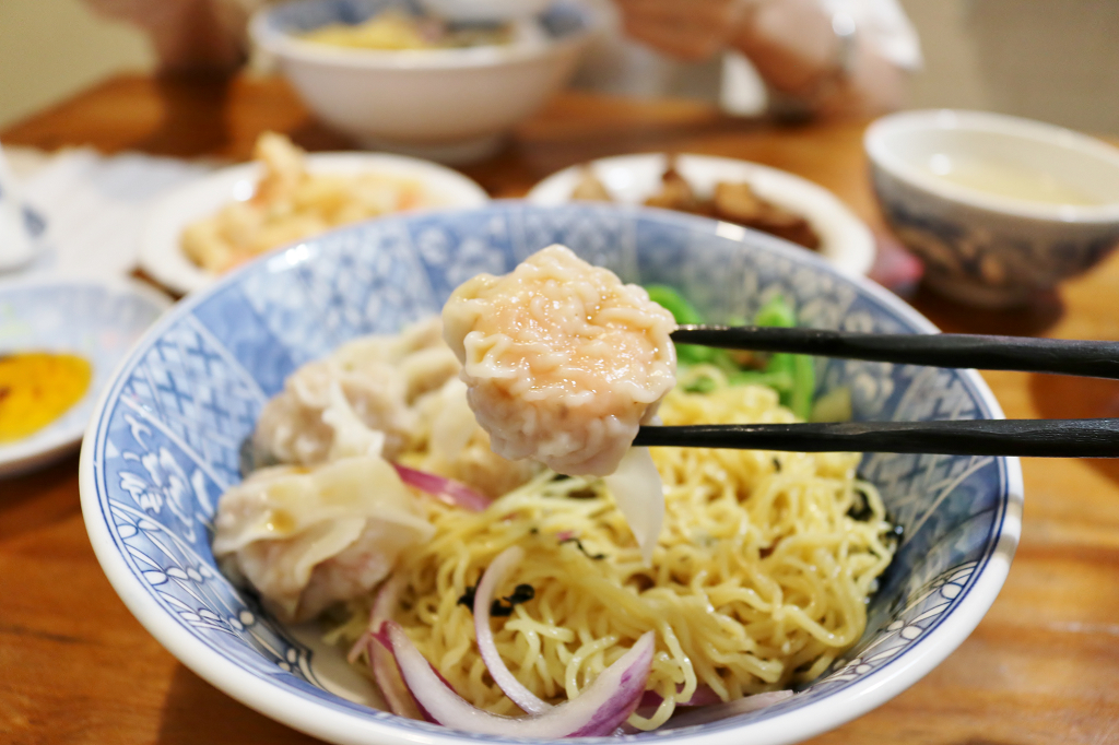 台南｜Port155大蝦餛飩 餛飩撈麵．有整隻蝦子的大餛飩 - 奇奇一起玩樂趣