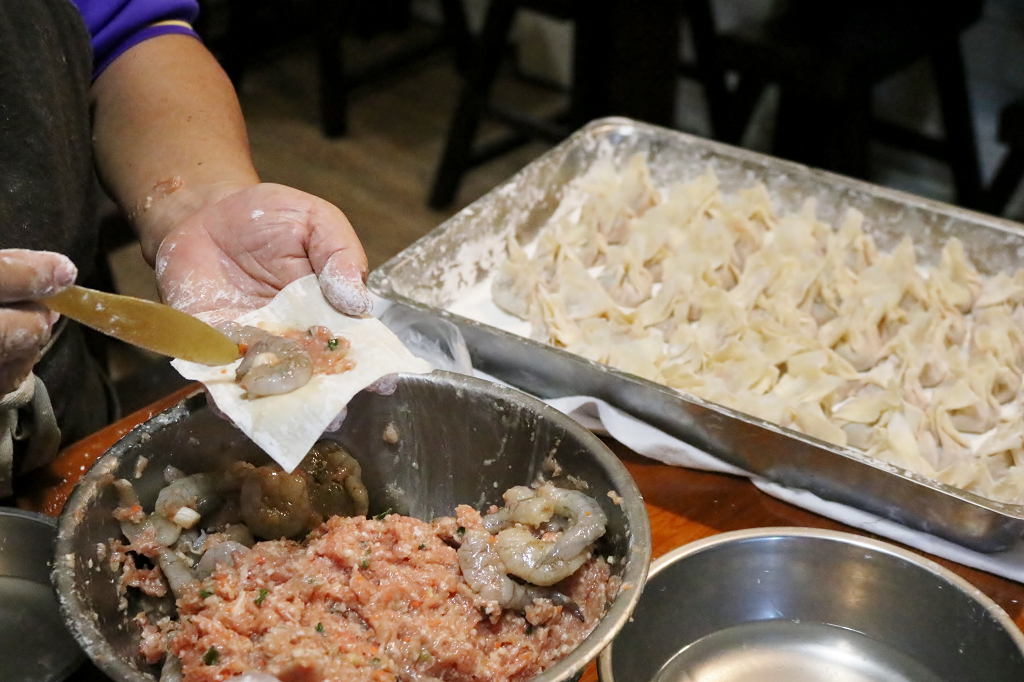 台南｜Port155大蝦餛飩 餛飩撈麵．有整隻蝦子的大餛飩 - 奇奇一起玩樂趣