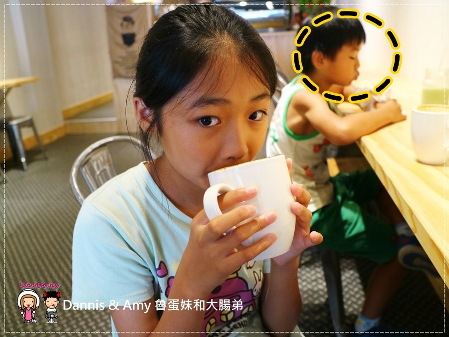 20170621《新竹平價外帶咖啡店》聚咖啡Together Coffee 。咖啡飲料。雙倍濃縮夏威夷拿鐵。菲卡夏三明治~|新竹巨城附近可內用~價格。營業時間分享(影片) (25).jpg