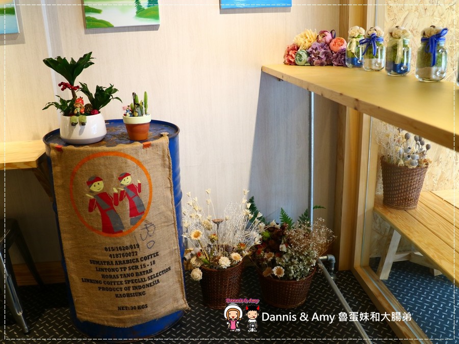 20170621《新竹平價外帶咖啡店》聚咖啡Together Coffee 。咖啡飲料。雙倍濃縮夏威夷拿鐵。菲卡夏三明治~|新竹巨城附近可內用~價格。營業時間分享(影片) (5).jpg