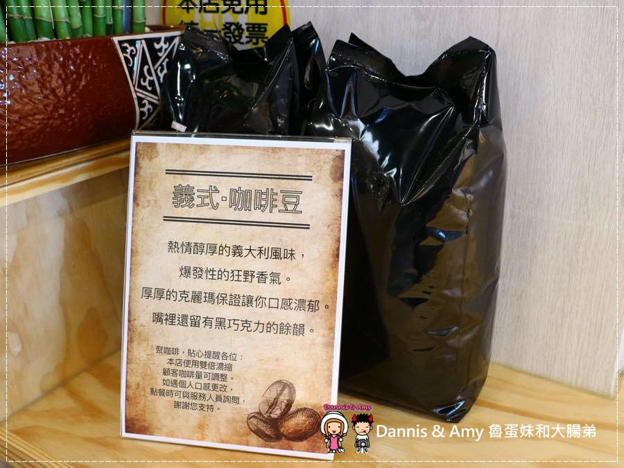 20170621《新竹平價外帶咖啡店》聚咖啡Together Coffee 。咖啡飲料。雙倍濃縮夏威夷拿鐵。菲卡夏三明治~|新竹巨城附近可內用~價格。營業時間分享(影片) (8).jpg