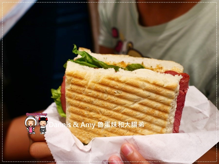 20170621《新竹平價外帶咖啡店》聚咖啡Together Coffee 。咖啡飲料。雙倍濃縮夏威夷拿鐵。菲卡夏三明治~|新竹巨城附近可內用~價格。營業時間分享(影片) (18).jpg