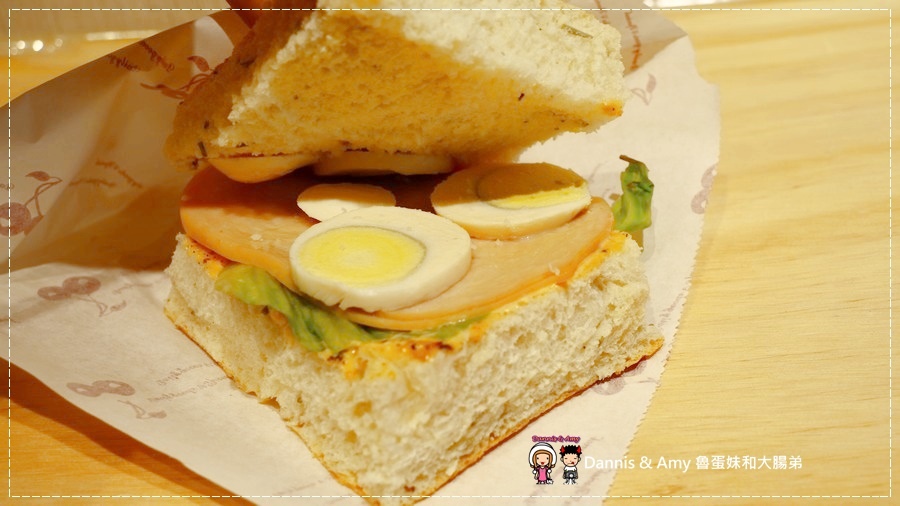 20170621《新竹平價外帶咖啡店》聚咖啡Together Coffee 。咖啡飲料。雙倍濃縮夏威夷拿鐵。菲卡夏三明治~|新竹巨城附近可內用~價格。營業時間分享(影片) (19).jpg