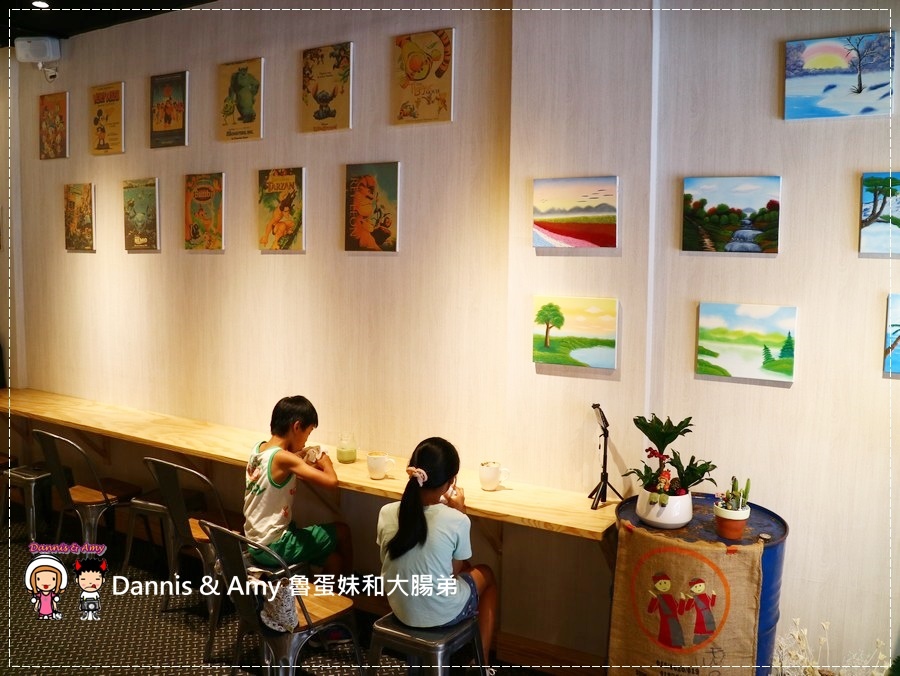 20170621《新竹平價外帶咖啡店》聚咖啡Together Coffee 。咖啡飲料。雙倍濃縮夏威夷拿鐵。菲卡夏三明治~|新竹巨城附近可內用~價格。營業時間分享(影片) (27).jpg