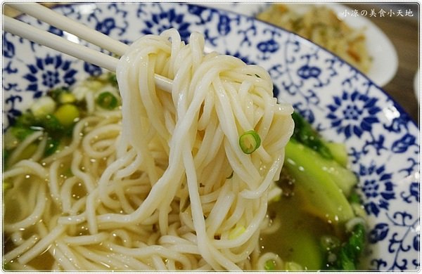 老阿太麵館：台中西區』老阿太麵館║科博館川菜美食，牛肉麵VS肉排麵，滿足各方老饕，記憶中的樸實味道